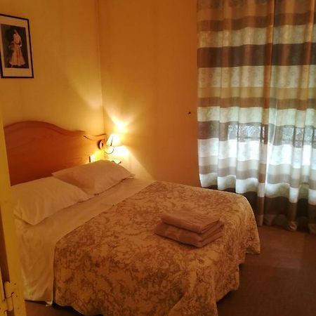 Hotel De La Place Liffol-le-Grand Екстериор снимка
